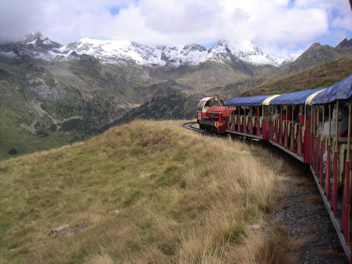 Green Bike Pyrenees Louvie Juzon Экстерьер фото