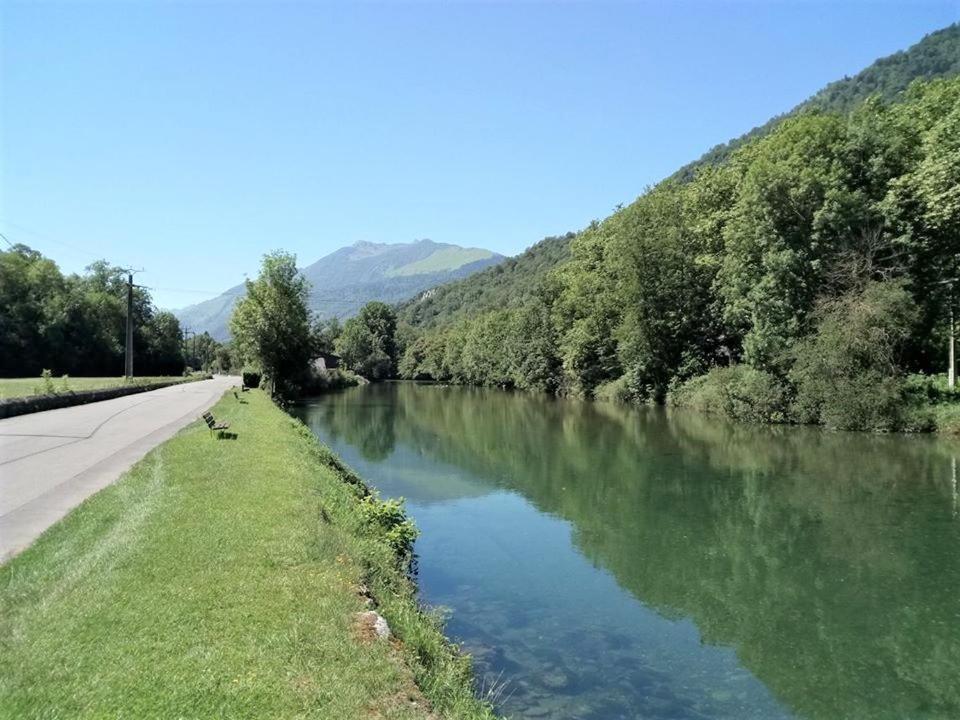 Green Bike Pyrenees Louvie Juzon Экстерьер фото